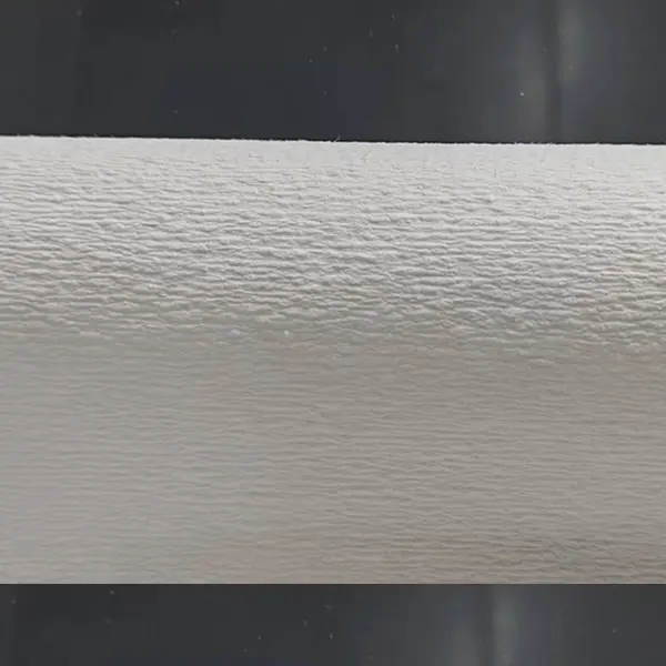 V-shaped structure on the core backsheet for superior body fit and leak prevention